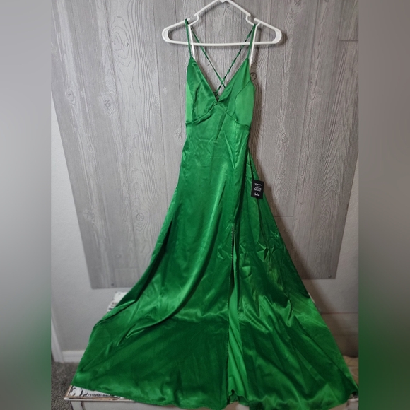 Lulus Dresses & Skirts - NWT Lulus Emerald Green Maxi Dress. Spaghetii Straps & Criss Cross Strappy Back.